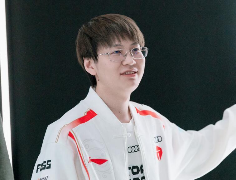 KT轻取RNG，Meiko拿下关键大龙鏖战多局八强赛，引爆全场热议