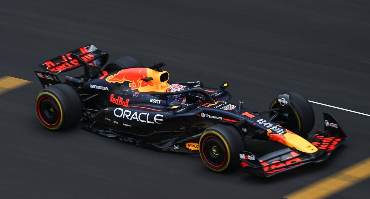 关于迈凯伦绝杀红牛车队，汉密尔顿刷新纪录的信息